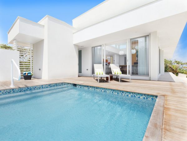 Luxurious 3-Bedroom Beachfront Villa in North Side, Grand Cayman