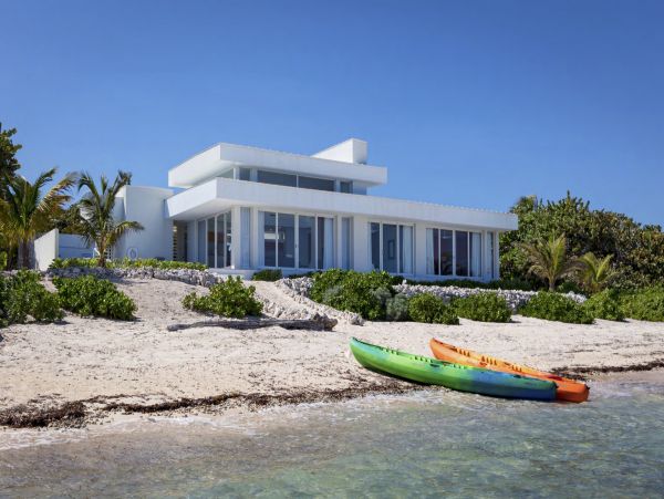 Luxurious 3-Bedroom Beachfront Villa in North Side, Grand Cayman