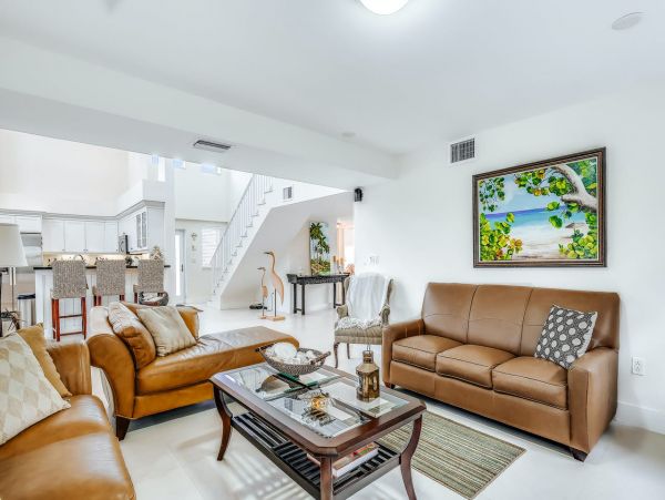 Beautiful 4 Bedroom Home with Water Views & Dock, Dogs ok