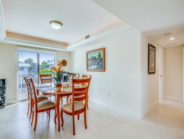 Beautiful 4 Bedroom Home with Water Views & Dock, Dogs ok