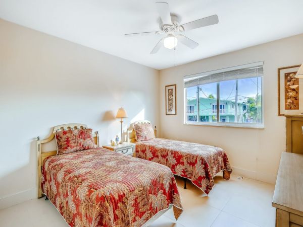 Beautiful 4 Bedroom Home with Water Views & Dock, Dogs ok