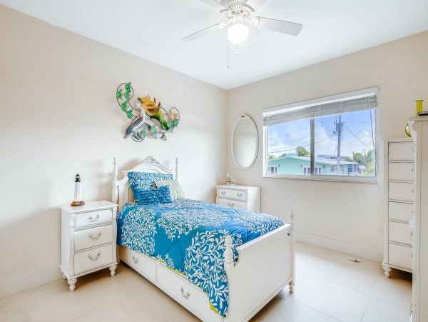Beautiful 4 Bedroom Home with Water Views & Dock, Dogs ok
