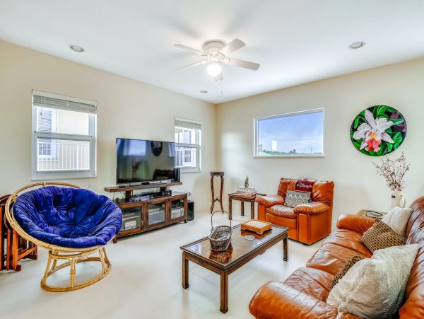 Beautiful 4 Bedroom Home with Water Views & Dock, Dogs ok