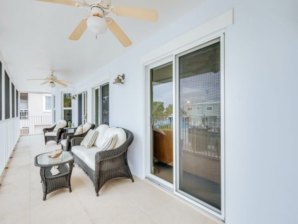 Beautiful 4 Bedroom Home with Water Views & Dock, Dogs ok