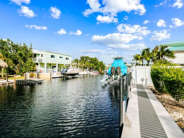 Beautiful 4 Bedroom Home with Water Views & Dock, Dogs ok