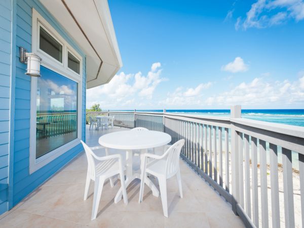 Beachfront 3 Bedroom Home in Cayman Islands Sleeps 8