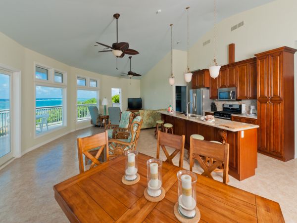 Beachfront 3 Bedroom Home in Cayman Islands Sleeps 8