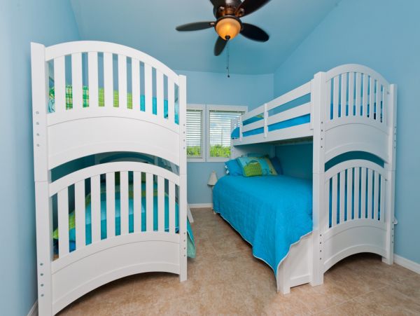 Beachfront 3 Bedroom Home in Cayman Islands Sleeps 8