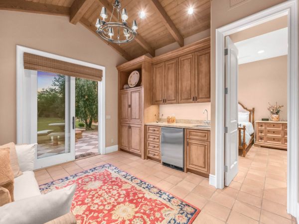 Luxury. Six Bedroom Rental Home in Rancho Mirage