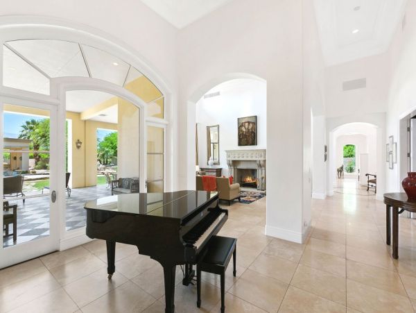 Luxury. Six Bedroom Rental Home in Rancho Mirage