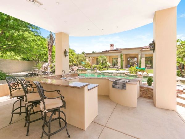 Luxury. Six Bedroom Rental Home in Rancho Mirage