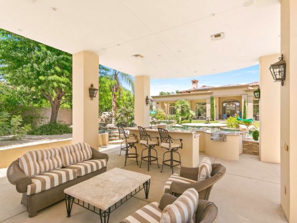 Luxury. Six Bedroom Rental Home in Rancho Mirage