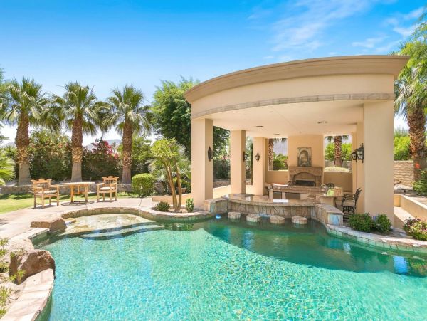 Luxury. Six Bedroom Rental Home in Rancho Mirage