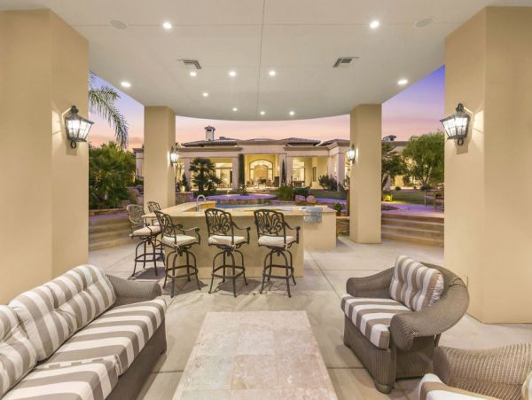 Luxury. Six Bedroom Rental Home in Rancho Mirage