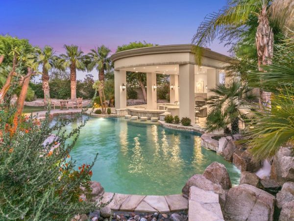 Luxury. Six Bedroom Rental Home in Rancho Mirage