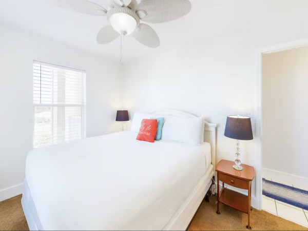 Beautiful Beachfront Condo Stroll To Sand Great Location