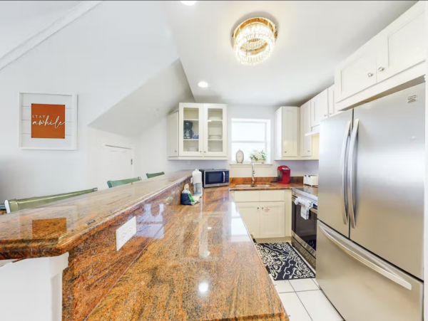 Beautiful Beachfront Condo Stroll To Sand Great Location