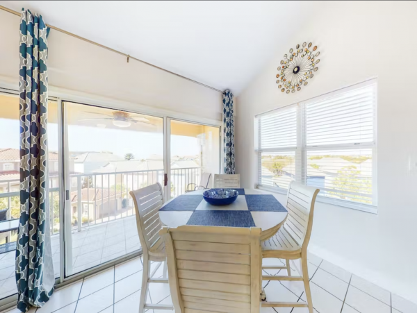 Beautiful Beachfront Condo Stroll To Sand Great Location