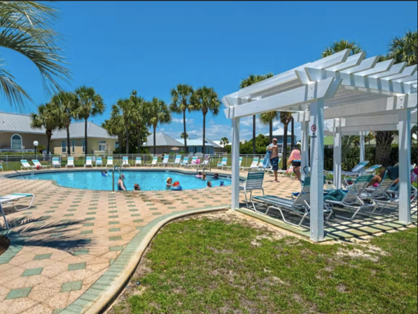 Beautiful Beachfront Condo Stroll To Sand Great Location