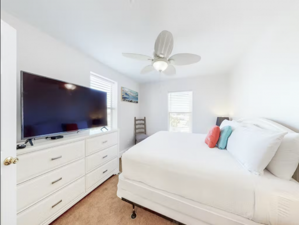 Beautiful Beachfront Condo Stroll To Sand Great Location