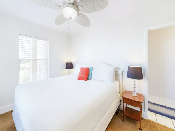 Beautiful Beachfront Condo Stroll To Sand Great Location