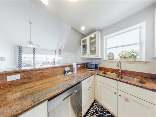 Beautiful Beachfront Condo Stroll To Sand Great Location