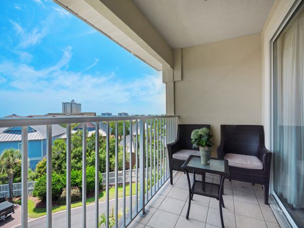 Beautiful Beachfront Condo Stroll To Sand Great Location
