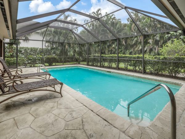 Gorgeous Vacation Rental Home with Private Pool Sleeps 6
