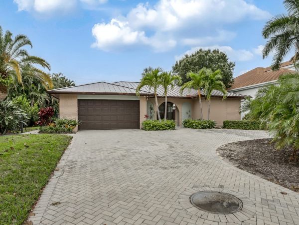 Gorgeous Vacation Rental Home with Private Pool Sleeps 6