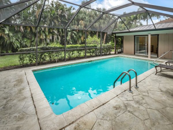 Gorgeous Vacation Rental Home with Private Pool Sleeps 6