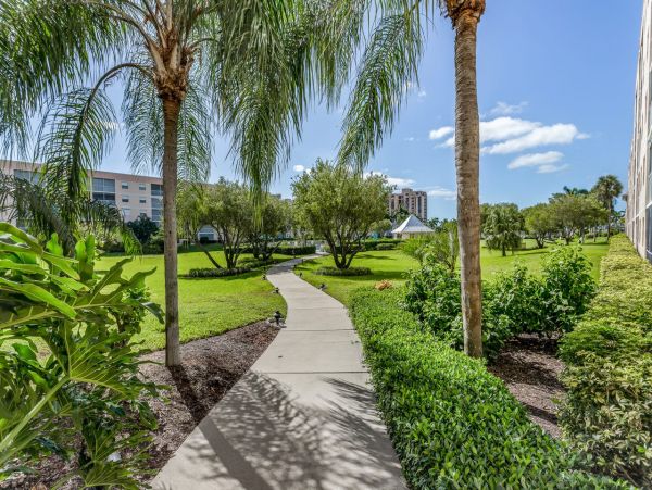 Marco Island Condo Short Walk to Beach with Communal Pool
