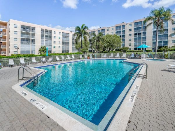 Marco Island Condo Short Walk to Beach with Communal Pool