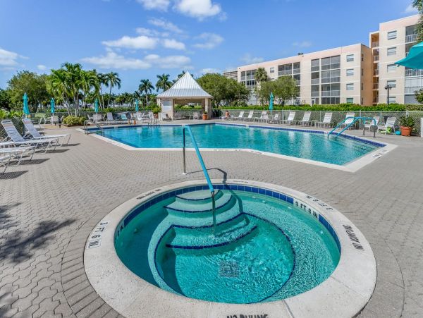 Marco Island Condo Short Walk to Beach with Communal Pool