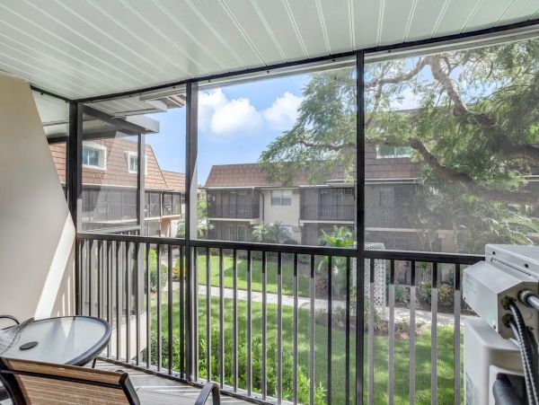 Nice Vacation Rental Condo Short Walk to Beach with Pool