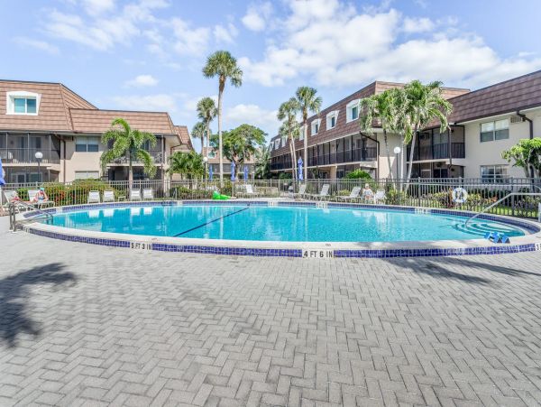 Nice Vacation Rental Condo Short Walk to Beach with Pool