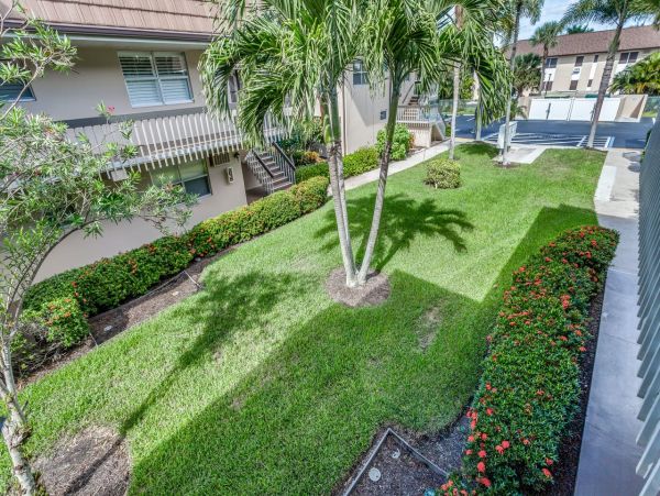 Nice Vacation Rental Condo Short Walk to Beach with Pool