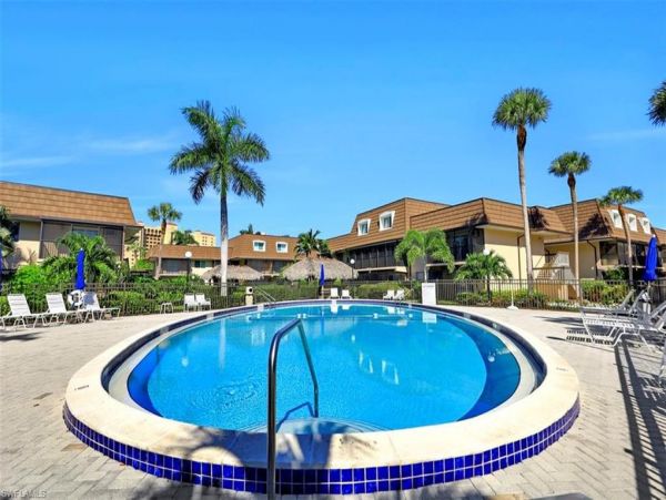 Nice Vacation Rental Condo Short Walk to Beach with Pool
