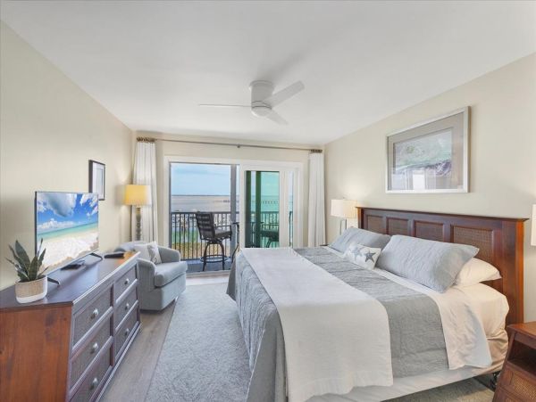 Waterfront Vacation Rental Boca Grande Condo with Boat Slip