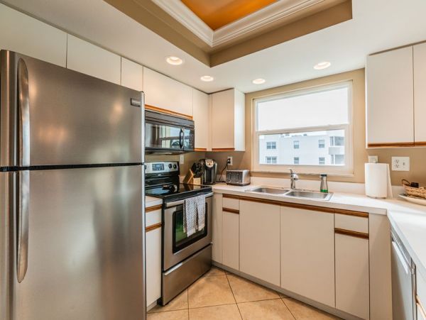 Marco Island 3 Bedroom Condo Community Pool & Tennis Courts