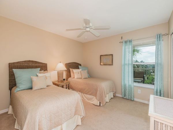 Marco Island 3 Bedroom Condo Community Pool & Tennis Courts