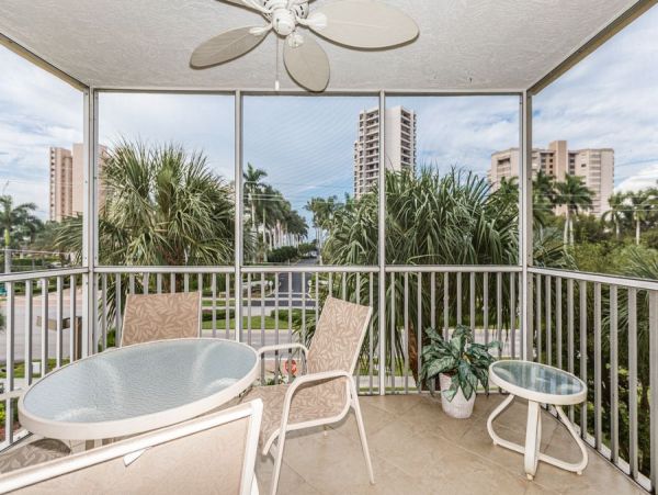 Marco Island 3 Bedroom Condo Community Pool & Tennis Courts