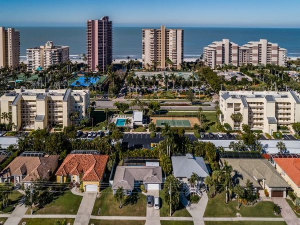 Marco Island 3 Bedroom Condo Community Pool & Tennis Courts
