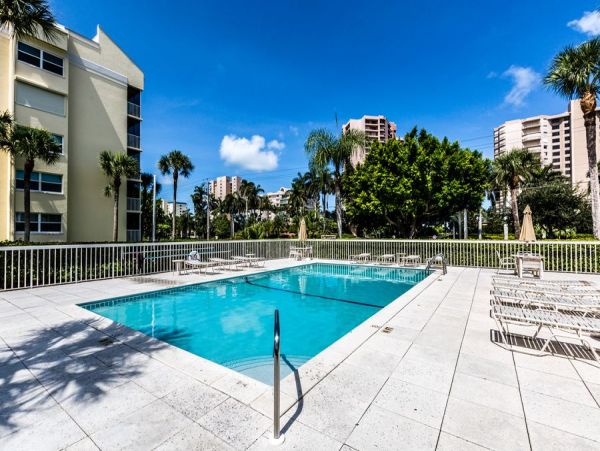 Marco Island 3 Bedroom Condo Community Pool & Tennis Courts