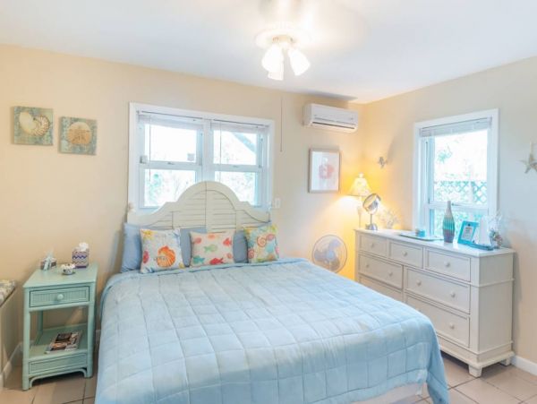 Turks & Caicos 4 Bedroom Villa Grace Bay Steps to the Beach