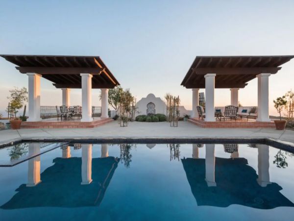 Magnificent Malibu luxury  Three Bedrooms Pool Views