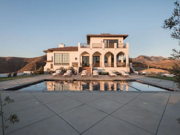 Magnificent Malibu luxury  Three Bedrooms Pool Views