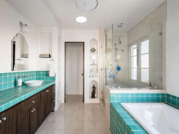 Magnificent Malibu luxury  Three Bedrooms Pool Views