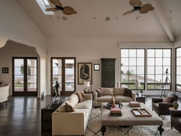Magnificent Malibu luxury  Three Bedrooms Pool Views