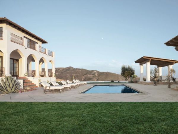 Magnificent Malibu luxury  Three Bedrooms Pool Views