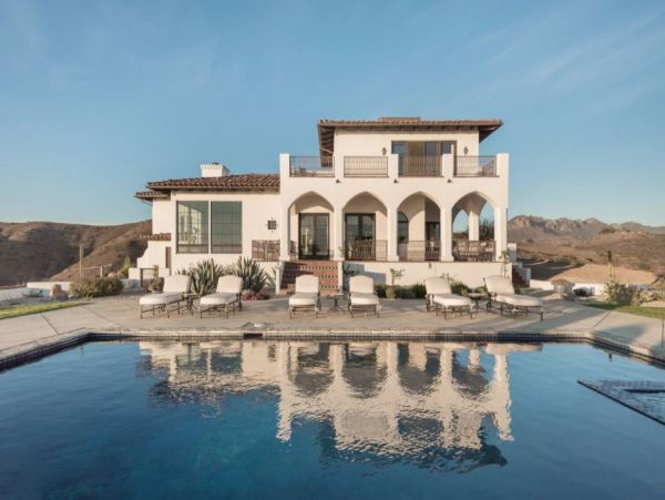 Magnificent Malibu luxury  Three Bedrooms Pool Views